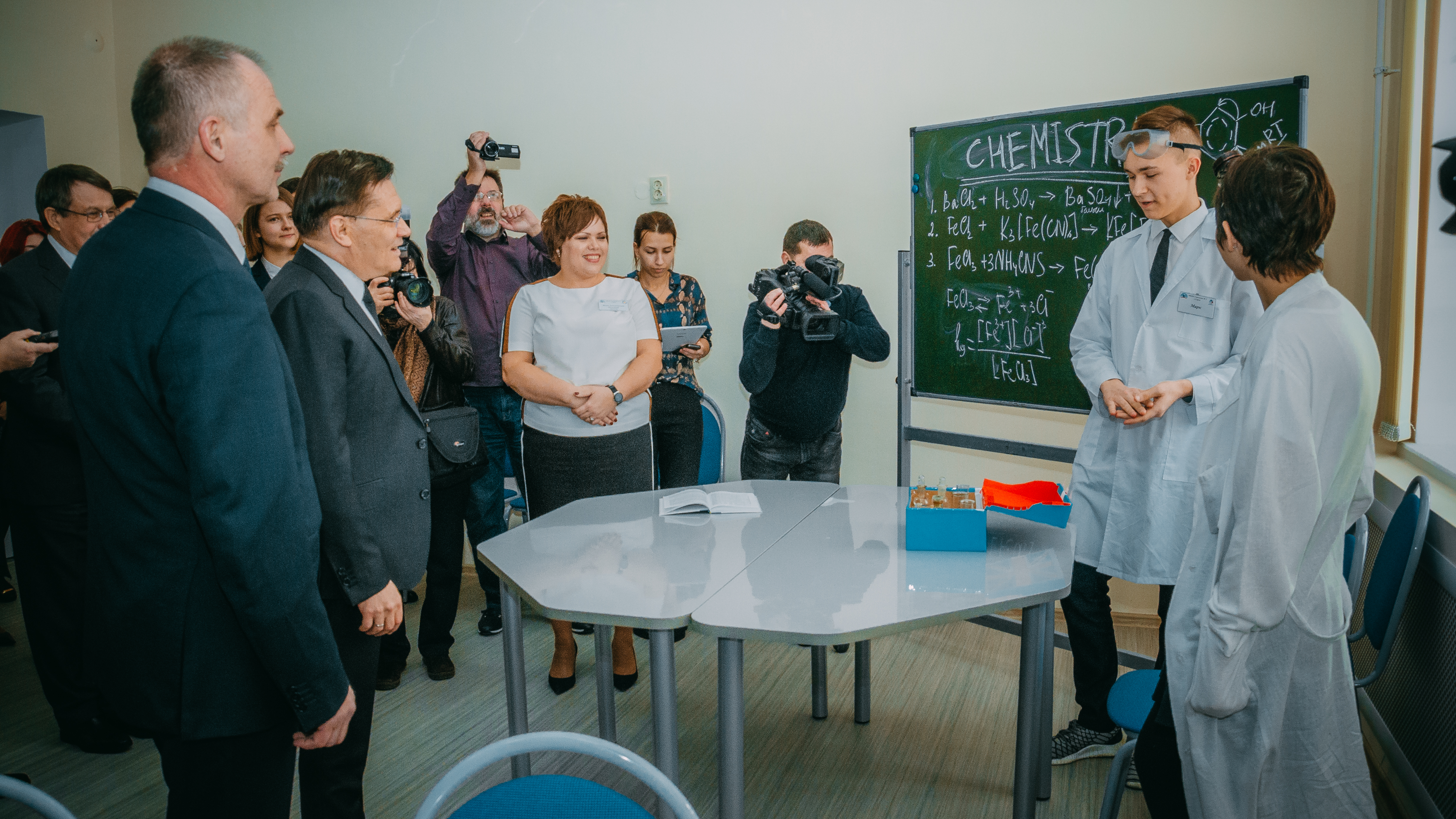 Алексей Лихачев познакомился с инновациями гимназии №2 в Сарове